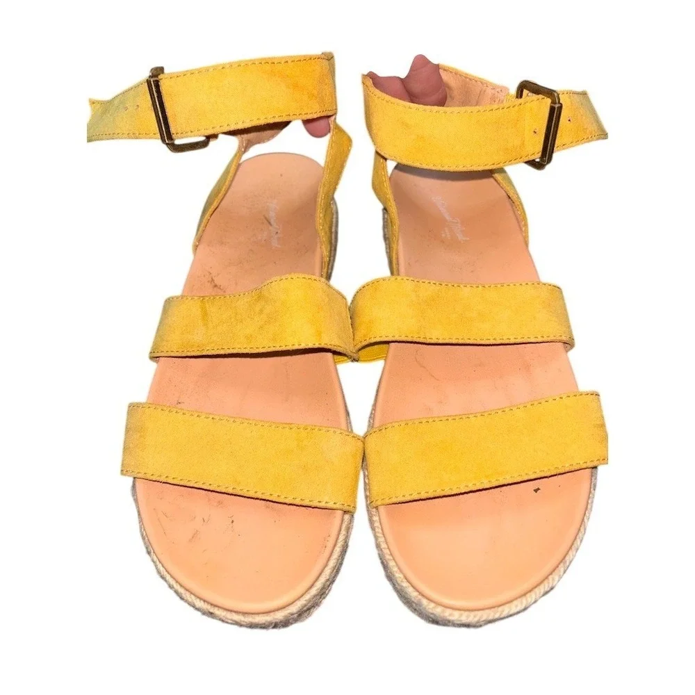Universal Thread‎ Sandals Womens US 6 Yellow Espadrille Platform Wedge